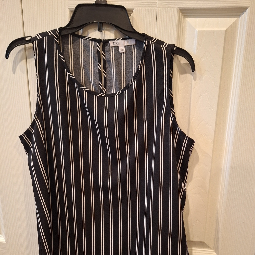 Striped black/white shell